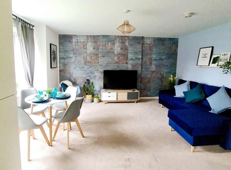 Stylish 2 Bedroom Apartment / Free Gated Parking Глазго Экстерьер фото